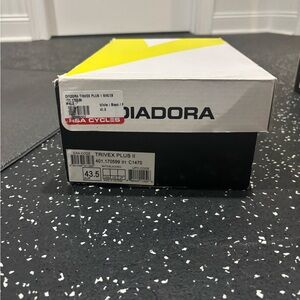 Diadora Trivex Plus II Shoes Box in Black and White